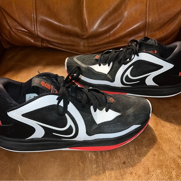 Kyrie Low 5’s by Nike - Picture 2 of 8